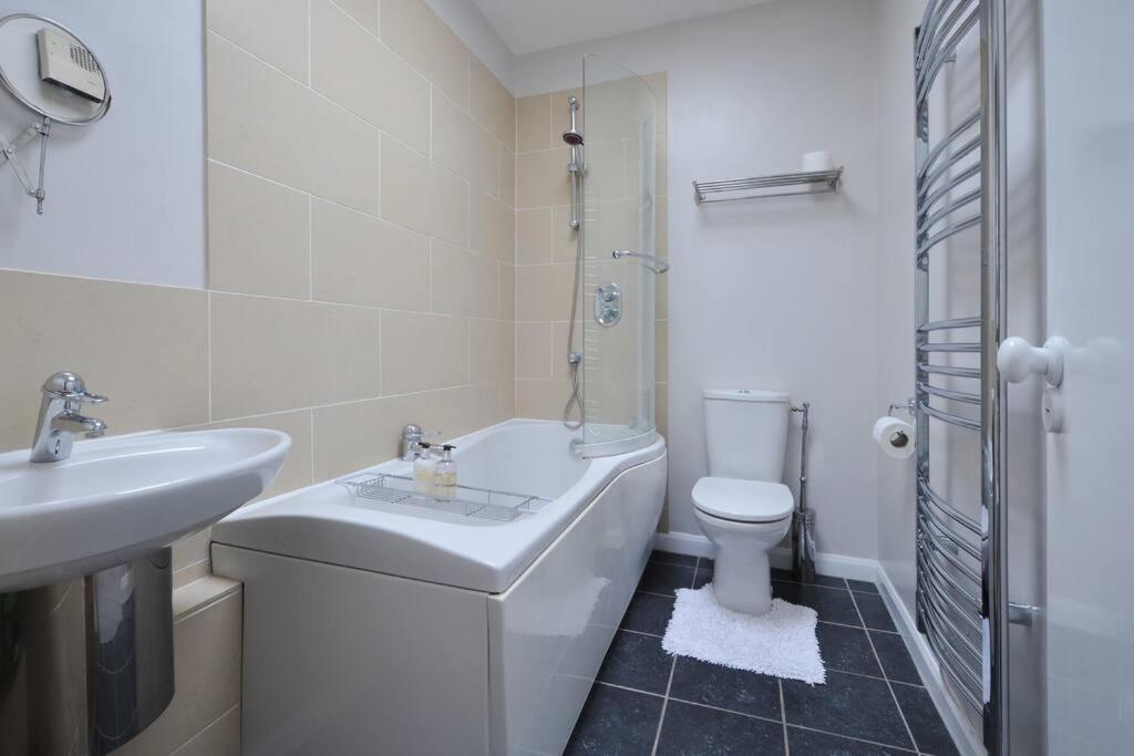 Spacious Apartment Central Bath Exterior foto